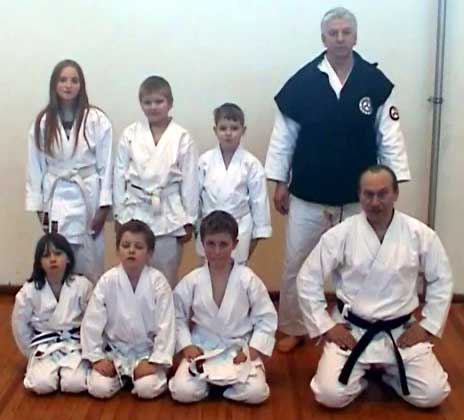 Shihan Ahcene Bendjazia er uddannet af Sensei Tonegawa Yukio og begyndte at undervise under Tonegawa i 1973.